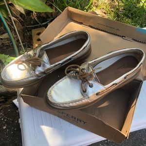 NWT Sperry Rudder Platinum Shoes